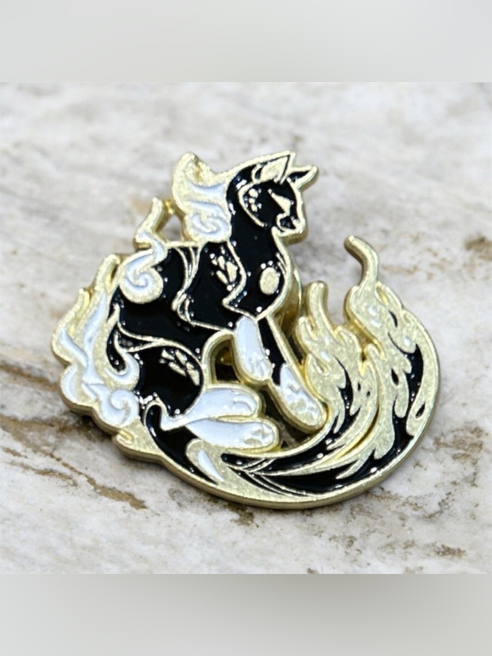 Black & Gold Cat Enamel Pin - Decorative Pet-Themed Accessory